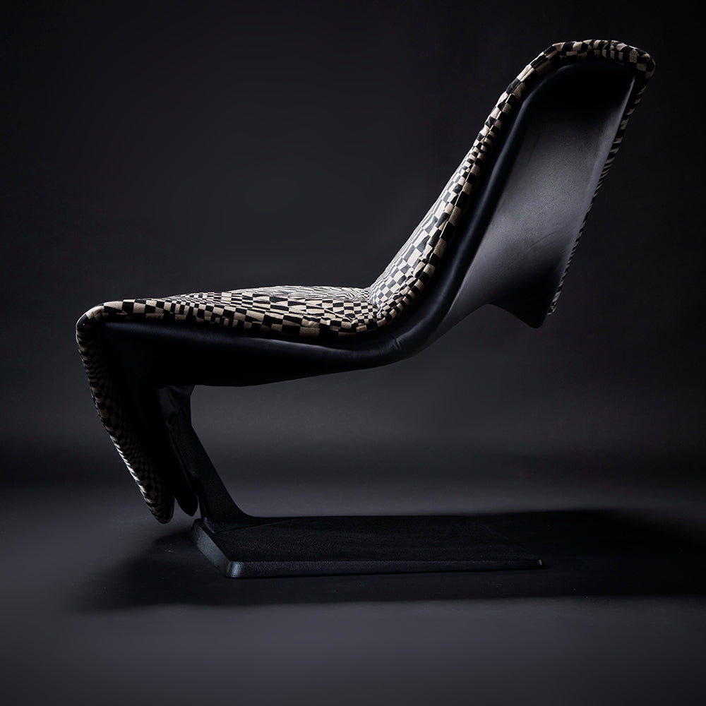 "Flying carpet" armchair